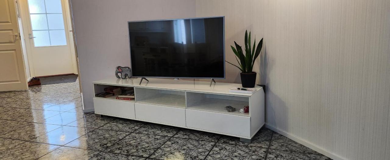 55 Nelioeinen Tilava Rivitalokaksio, 1-4Hloe, Taeydellinen Keittioe, Uudet Kodinkoneet, Laadukas Sauna, Tv, Netflix, Wifi, Kuivaava Pyykinpesukone, Itsekirjautuminen 24H, Avainsaeiloeboxi Koodilla Seinajoki Luaran gambar